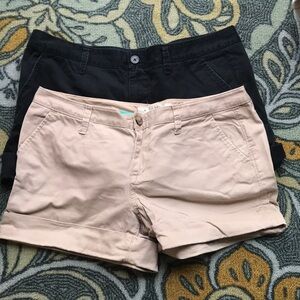 ✌🏻 Old Navy Cuffed Khaki Short 12. ✌🏻 pairs!